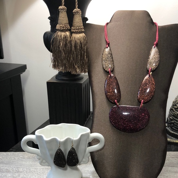 Jewelry - NWOT Glittery Necklace with Earrings Set